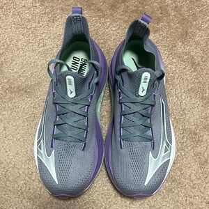 Mizuno Neo Vista running shoes - size 7